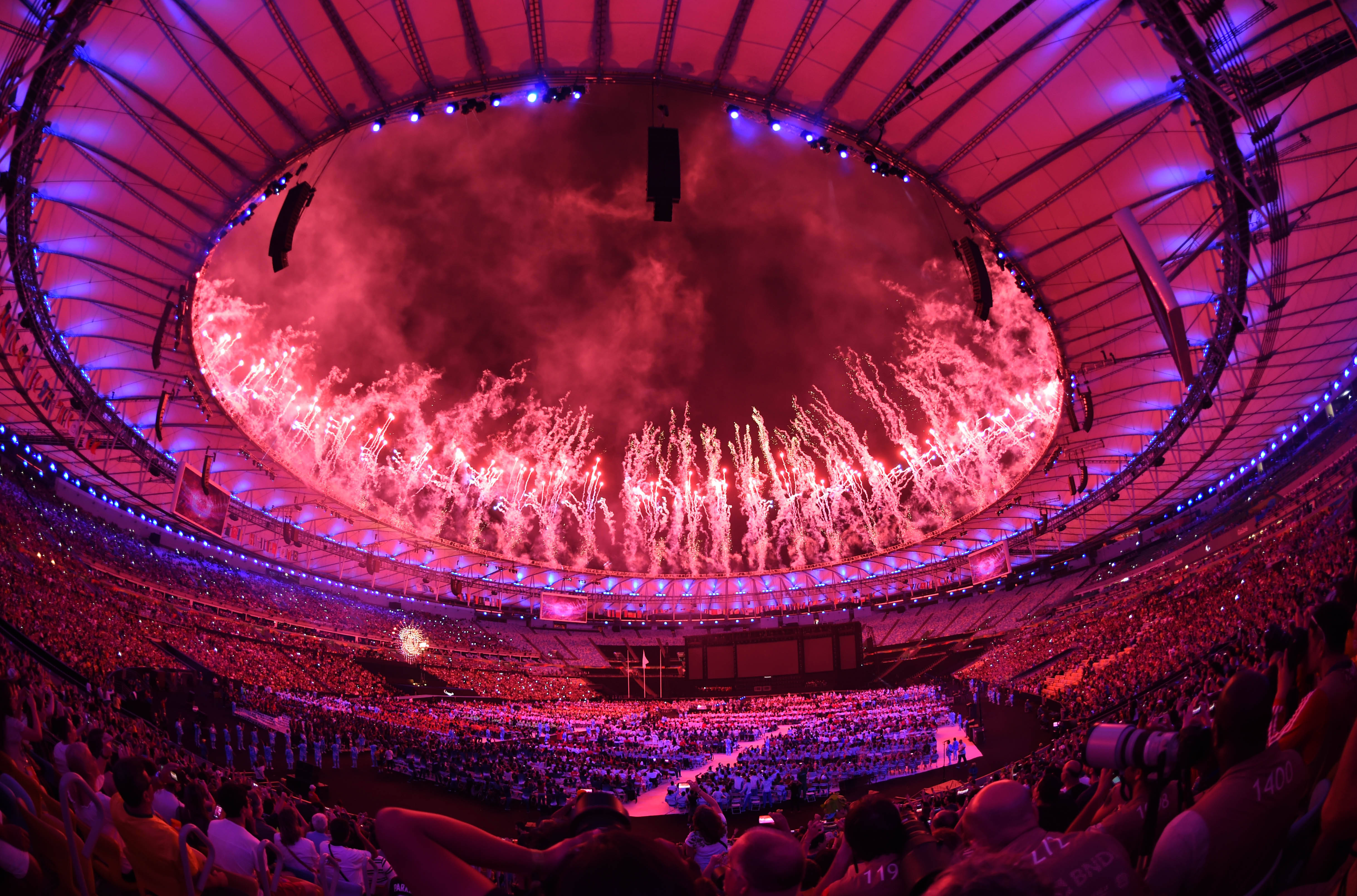 博彩论坛-观众热情迎来世界级足球赛事的句子